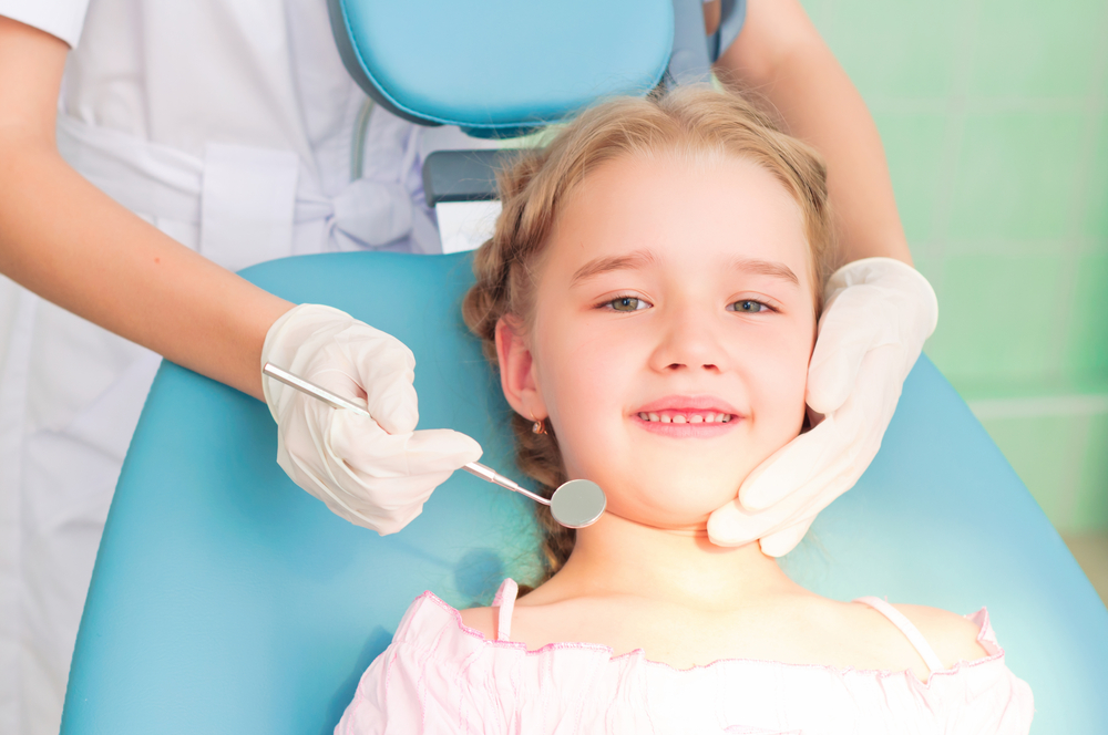girl visiting dentists, regular visits to the doctor